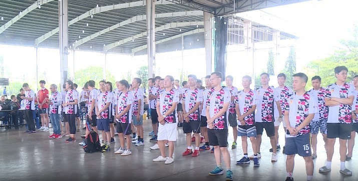 Tưng bừng giải cầu lông, bóng đá của người Việt tại Lào Tưng bừng giải cầu lông, bóng đá của người Việt tại Lào