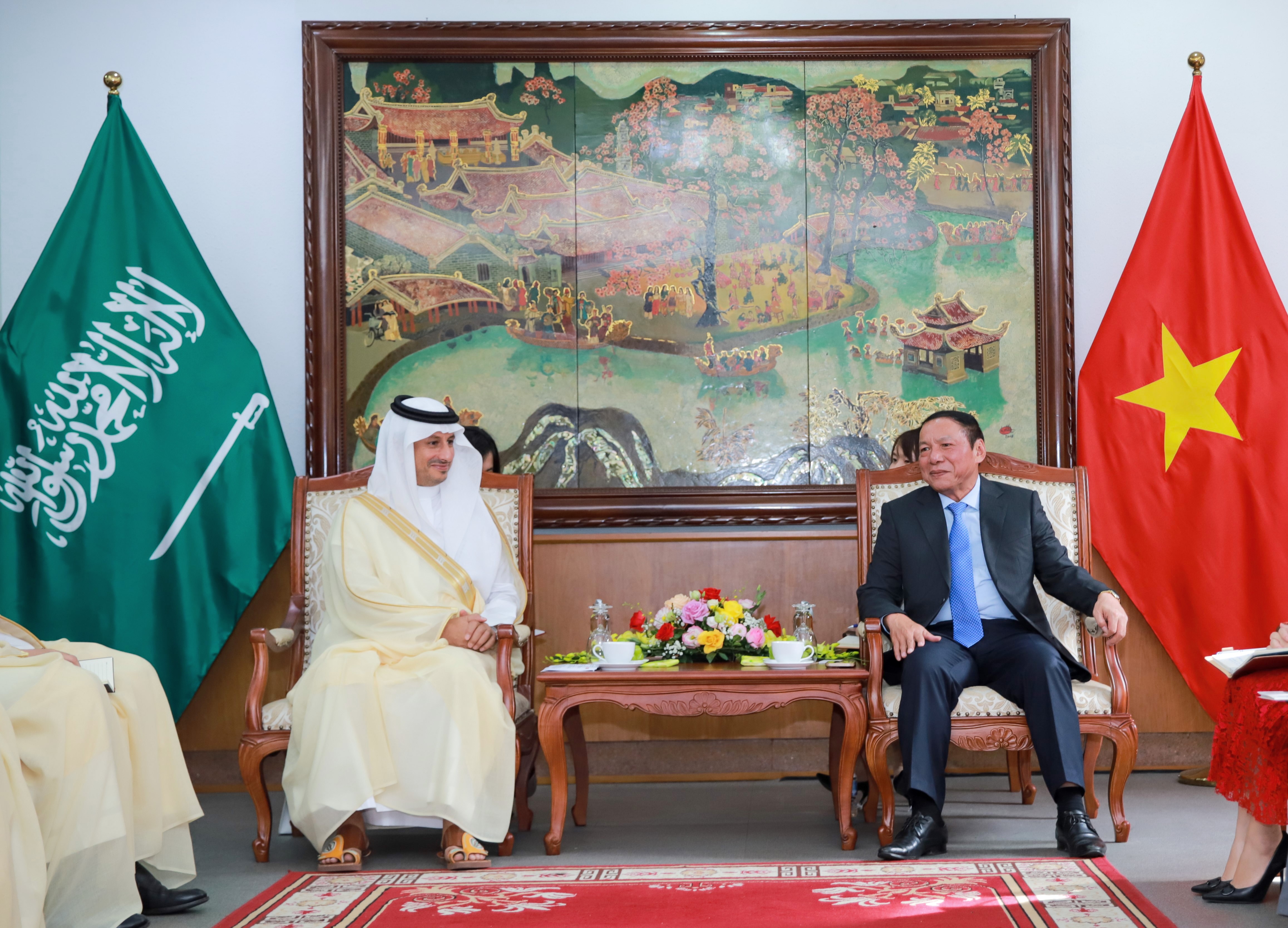 Bộ trưởng Nguyễn Văn Hùng bày tỏ vui mừng khi được đón tiếp Bộ trưởng Ahmed Agil F Alkhateeb Bộ trưởng Nguyễn Văn Hùng bày tỏ vui mừng khi được đón tiếp Bộ trưởng Ahmed Agil F Alkhateeb