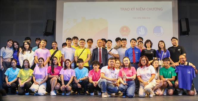 Trại hè thanh niên sinh viên Việt Nam tại châu Âu lần thứ 9 Chú thích ảnh