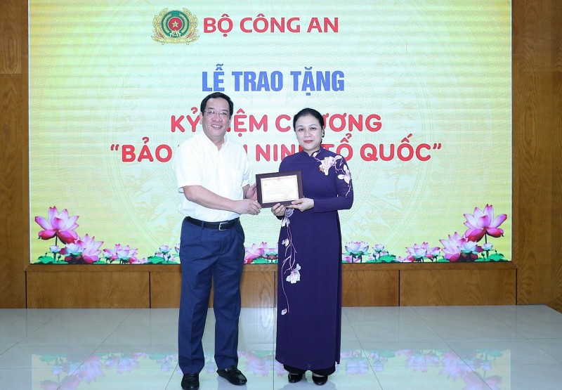 Vinh danh đóng góp của Đại sứ Nguyễn Phương Nga trong sự nghiệp bảo vệ an ninh tổ quốc Vinh danh đóng góp của Đại sứ Nguyễn Phương Nga trong sự nghiệp bảo vệ an ninh tổ quốc