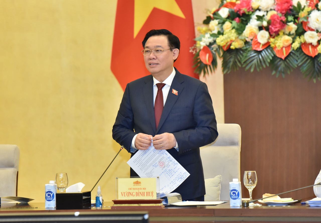 Chủ tịch Quốc hội Vương Đình Huệ chủ trì phiên họp. (Ảnh: Báo Đại biểu nhân dân) Chủ tịch Quốc hội Vương Đình Huệ chủ trì phiên họp. (Ảnh: Báo Đại biểu nhân dân)