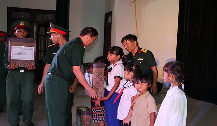 Thừa Thiên Huế: Hỗ trợ 27 học sinh dân tộc thiểu số và miền núi Thừa Thiên Huế: Hỗ trợ 27 học sinh dân tộc thiểu số và miền núi