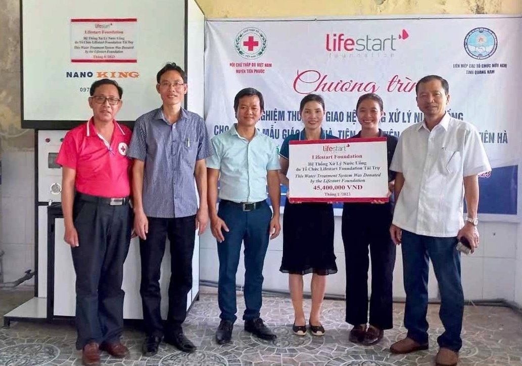 Bàn giao hệ thống xử lý nước uống cho trường học ở Tiên Phước (Ảnh: Báo Quảng Nam). Bàn giao hệ thống xử lý nước uống cho trường học ở Tiên Phước (Ảnh: Báo Quảng Nam).