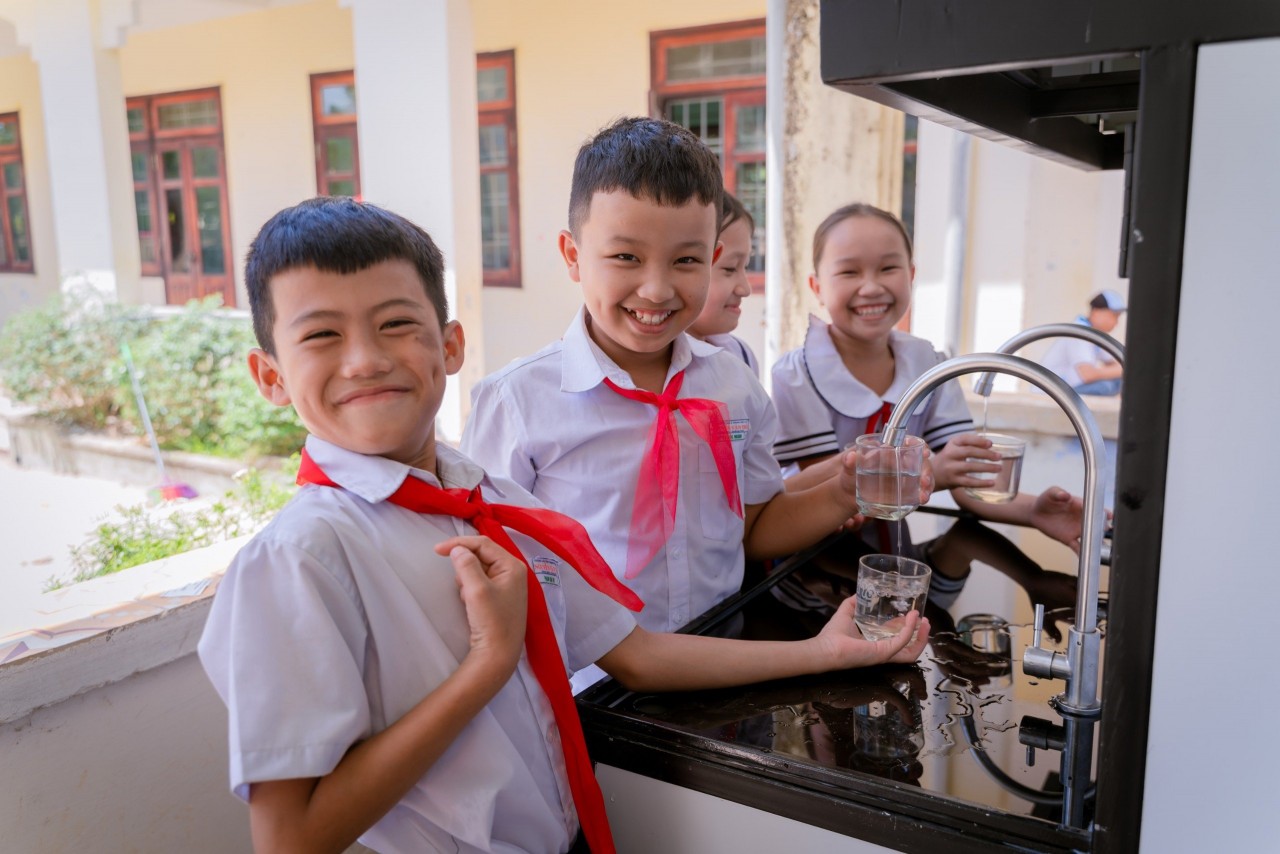 Lifestart Foundation tài trợ hệ thống xử lý nước uống cho 4 trường học Quảng Nam Lifestart Foundation tài trợ hệ thống xử lý nước uống cho 4 trường học Quảng Nam