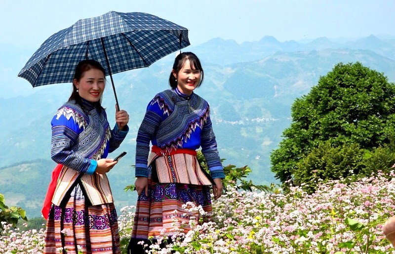 Đồng bào dân tộc H'Mông ở Si Ma Cai, thượng nguồn sông Chảy, vui đón Tết Độc Lập 2/9 năm nay. (Ảnh: ĐÌNH NAM) Đồng bào dân tộc H'Mông ở Si Ma Cai, thượng nguồn sông Chảy, vui đón Tết Độc Lập 2/9 năm nay. (Ảnh: ĐÌNH NAM)