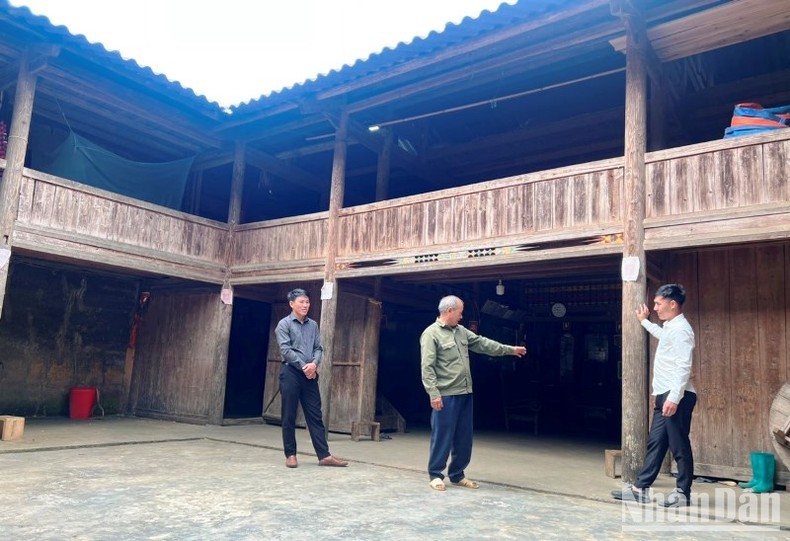 Sửa sang nhà cửa. (Ảnh: ĐÌNH NAM) Sửa sang nhà cửa. (Ảnh: ĐÌNH NAM)