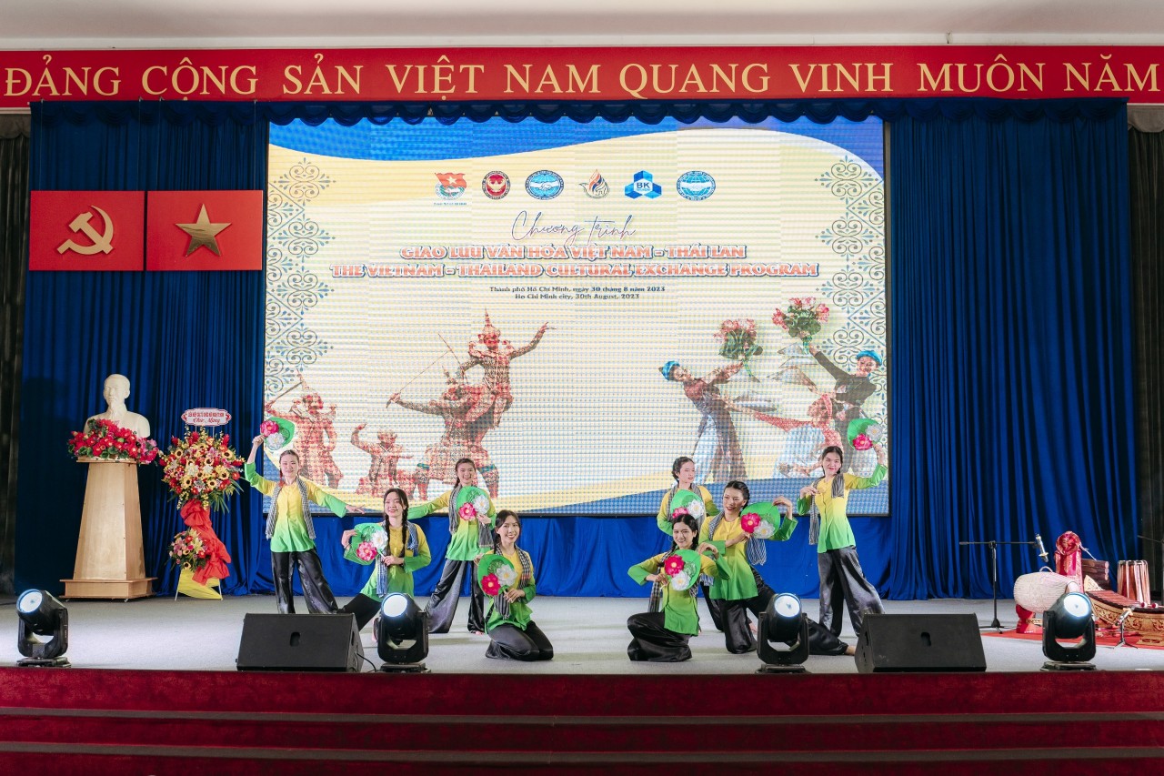 TP HCM: Hơn 500 đoàn viên, thanh niên tham gia “Giao lưu văn hóa Việt Nam – Thái Lan” TP HCM: Hơn 500 đoàn viên, thanh niên tham gia “Giao lưu văn hóa Việt Nam – Thái Lan”