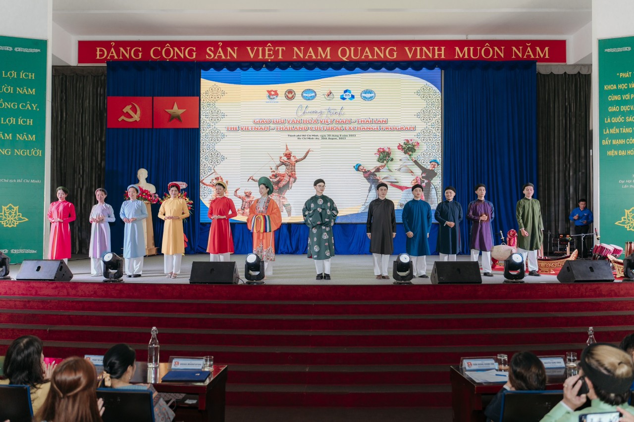 TP HCM: Hơn 500 đoàn viên, thanh niên tham gia “Giao lưu văn hóa Việt Nam – Thái Lan” TP HCM: Hơn 500 đoàn viên, thanh niên tham gia “Giao lưu văn hóa Việt Nam – Thái Lan”