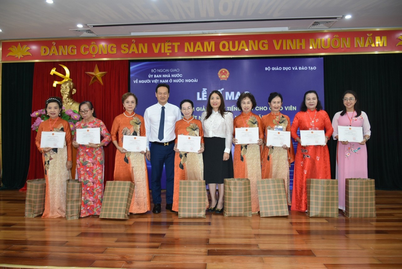 Bế giảng Khóa tập huấn dạy tiếng Việt cho giáo viên người Việt Nam ở nước ngoài 2023