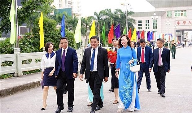 Quảng Ninh: Tăng cường quan hệ hợp tác ở biên giới Việt Nam-Trung Quốc | Chính trị | Vietnam+ (VietnamPlus) Quảng Ninh: Tăng cường quan hệ hợp tác ở biên giới Việt Nam-Trung Quốc | Chính trị | Vietnam+ (VietnamPlus)