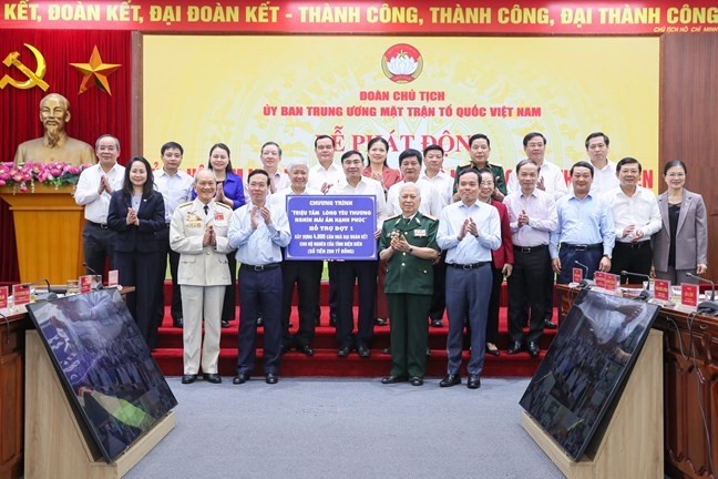 Đà Nẵng tiếp nhận gần 2,4 tỷ đồng xây nhà đại đoàn kết cho tỉnh Điện Biên và khu vực Tây Bắc Đà Nẵng tiếp nhận gần 2,4 tỷ đồng xây nhà đại đoàn kết cho tỉnh Điện Biên và khu vực Tây Bắc