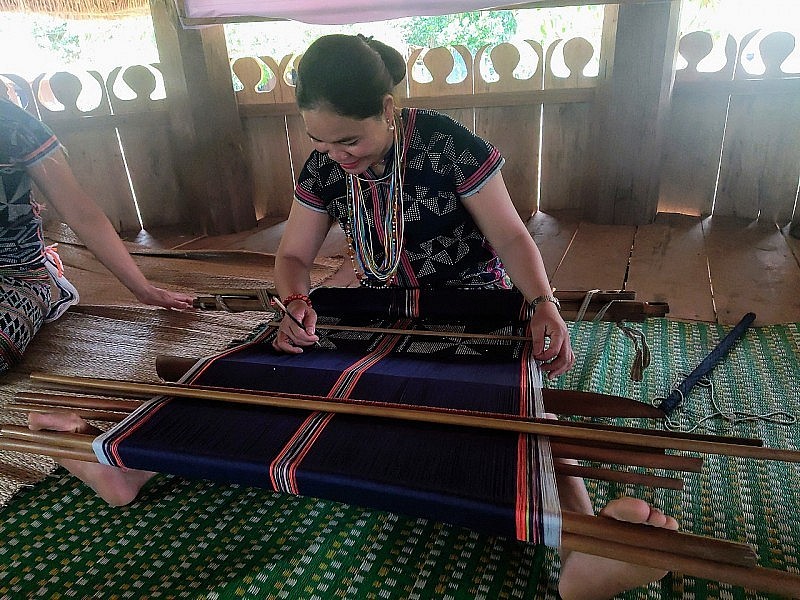 Brocade weaving in Po Ninh, Quang Nam In Need of Preservation Brocade Weaving in Po Ninh Village, Quang Nam In Need of Preservation