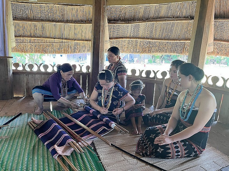 Brocade weaving in Po Ninh, Quang Nam In Need of Preservation Brocade Weaving in Po Ninh Village, Quang Nam In Need of Preservation