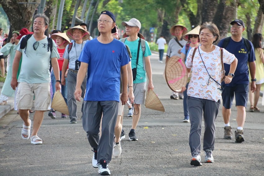 Thừa Thiên Huế, Trung tâm Bảo tồn Di tích Cố đô Huế mở cửa đón người dân và du khách Việt Nam tham quan miễn phí các điểm di tích thuộc Quần thể di tích cố đô Huế trong ngày lễ Quốc khánh 2/9. Ngoài ra, khách du lịch được xem giải đua ghe truyền thống trên sông Hương hay hòa mình vào không khí háo hức trên những cung đường thơ mộng ven đầm phá Tam Giang của Giải chạy Half Marathon huyện Quảng Điền... (Ảnh: Báo Thừa Thiên Huế) Thừa Thiên Huế, Trung tâm Bảo tồn Di tích Cố đô Huế mở cửa đón người dân và du khách Việt Nam tham quan miễn phí các điểm di tích thuộc Quần thể di tích cố đô Huế trong ngày lễ Quốc khánh 2/9. Ngoài ra, khách du lịch được xem giải đua ghe truyền thống trên sông Hương hay hòa mình vào không khí háo hức trên những cung đường thơ mộng ven đầm phá Tam Giang của Giải chạy Half Marathon huyện Quảng Điền... (Ảnh: Báo Thừa Thiên Huế)
