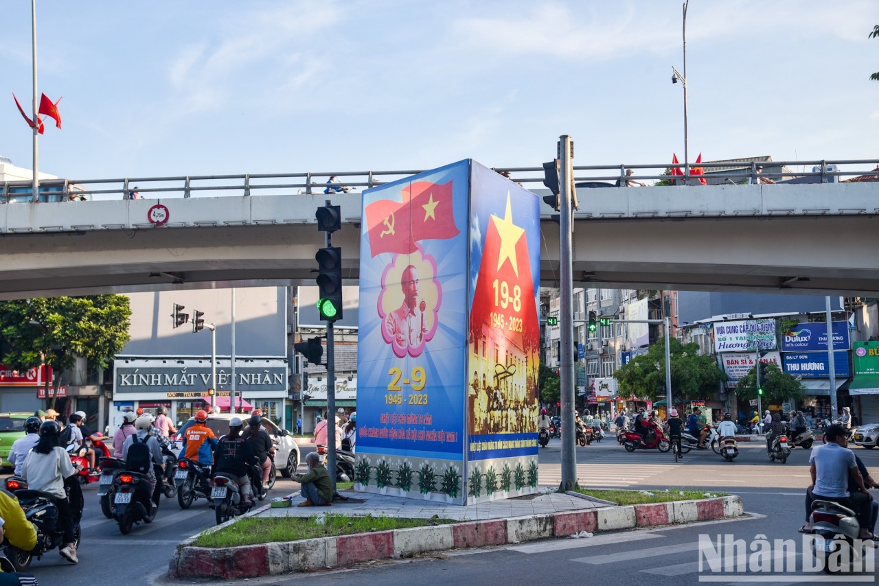 [Ảnh] Đường phố Hà Nội rực rỡ cờ hoa chào mừng ngày Quốc Khánh Việt Nam 2/9