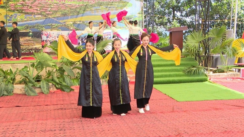 Rộn ràng Ngày hội văn hóa dân tộc Thái ở huyện vùng cao biên giới Nậm Pồ Rộn ràng Ngày hội văn hóa dân tộc Thái ở huyện vùng cao biên giới Nậm Pồ