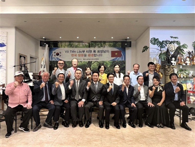 Strengthening People-to-people ties Friendship Associations Strengthen People-to-people ties Between Vietnam and RoK