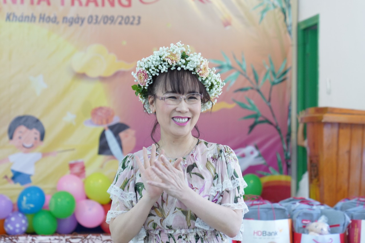 Chủ tịch Vietjet thăm làng SOS dịp Tết Độc lập 2/9