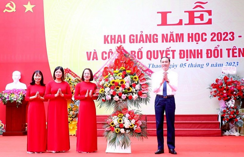 Hơn 380.000 học sinh ở Phú Thọ tham gia Lễ khai giảng năm học mới Hơn 380.000 học sinh ở Phú Thọ tham gia Lễ khai giảng năm học mới
