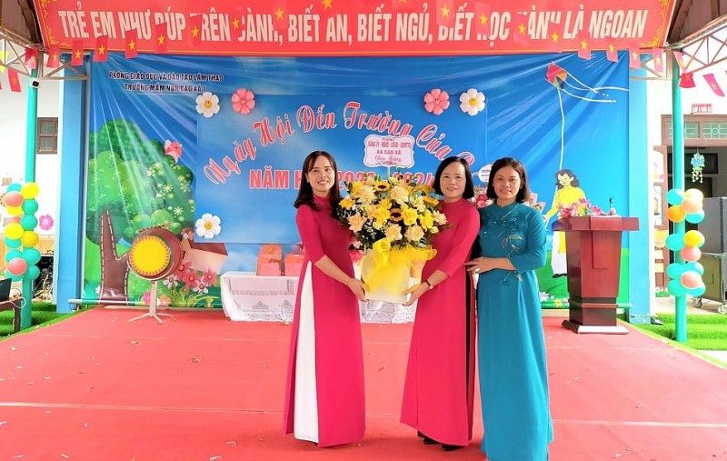 Hơn 380.000 học sinh ở Phú Thọ tham gia Lễ khai giảng năm học mới Hơn 380.000 học sinh ở Phú Thọ tham gia Lễ khai giảng năm học mới