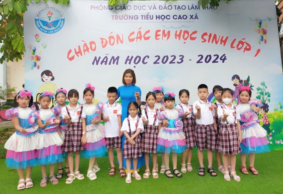 Hơn 380.000 học sinh ở Phú Thọ tham gia Lễ khai giảng năm học mới Hơn 380.000 học sinh ở Phú Thọ tham gia Lễ khai giảng năm học mới