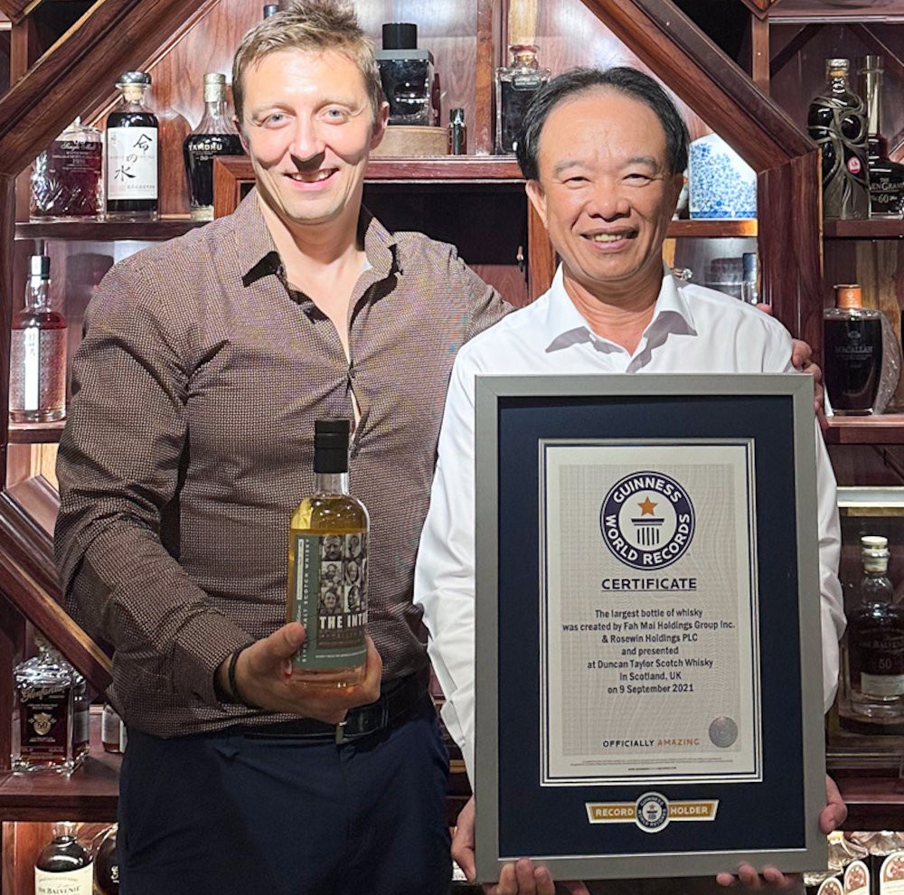 The New Owner of World’s Largest Bottle of Whisky is Vietnamese The New Owner of World’s Largest Bottle of Whisky is Vietnamese
