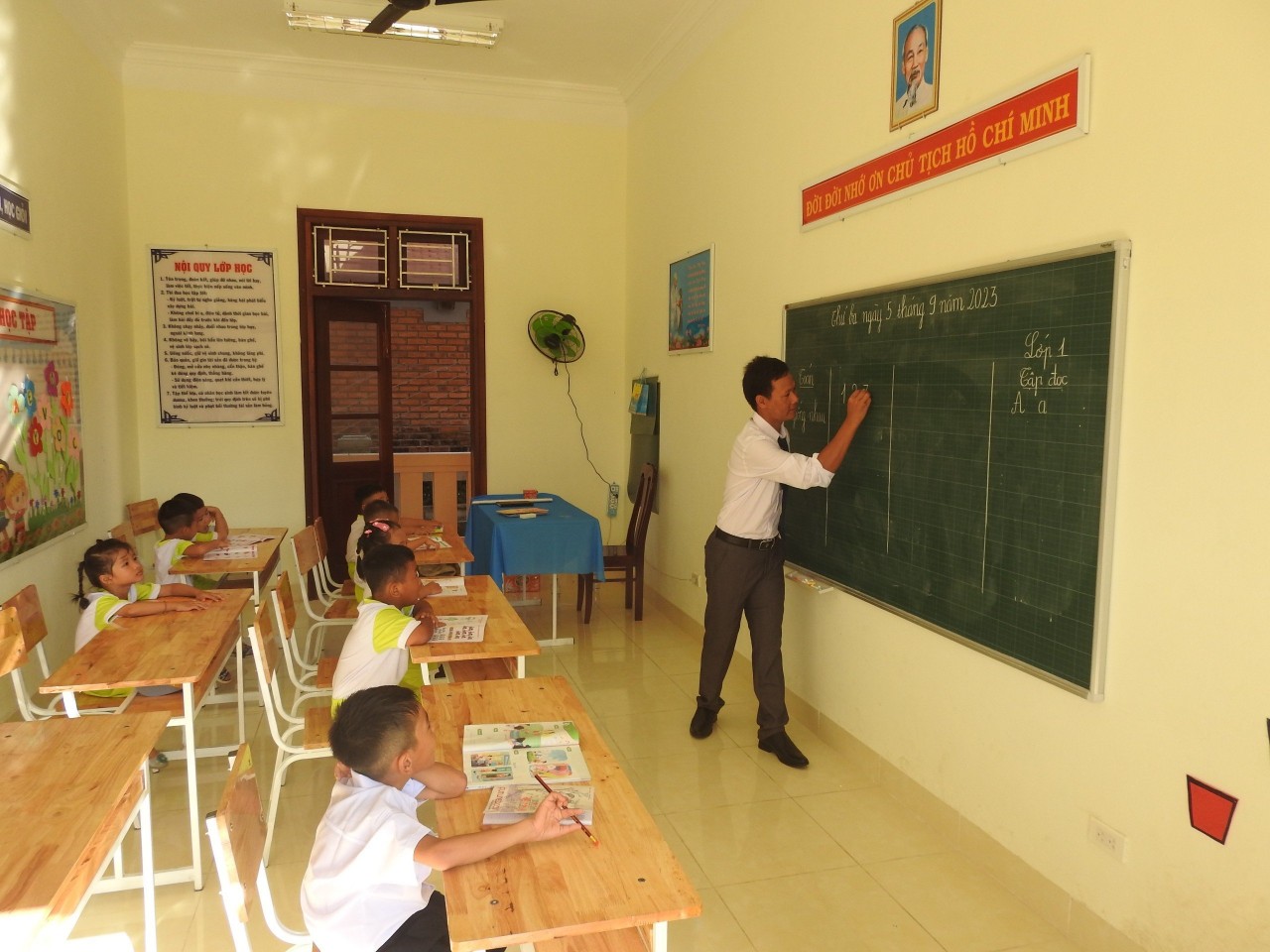 Huyện đảo Trường Sa tưng bừng khai giảng năm học mới Huyện đảo Trường Sa tưng bừng khai giảng năm học mới