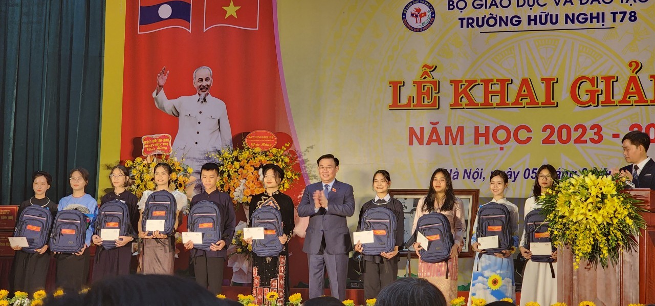 Chủ tịch Quốc hội Vương Đình Huệ: Trường Hữu nghị T78 là cầu nối gắn kết, vun đắp tình hữu nghị Việt -Lào Chủ tịch Quốc hội Vương Đình Huệ: Trường Hữu nghị T78 là cầu nối gắn kết, vun đắp tình hữu nghị Việt -Lào