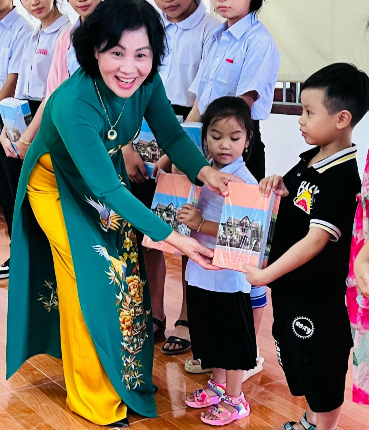 Người Việt tại các tỉnh Bắc Lào hưởng ứng Ngày “Tôn vinh Tiếng Việt” Người Việt tại các tỉnh Bắc Lào hưởng ứng Ngày “Tôn vinh Tiếng Việt”