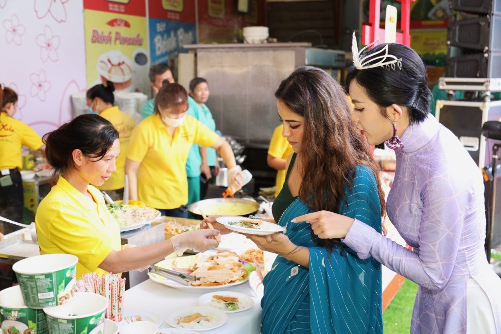 Actress of '8-year-old bride' Excitedly Learns to Make Vietnamese Crispy Pancakes Actress of '8-year-old bride' Excitedly Learns to Make Vietnamese Crispy Pancakes