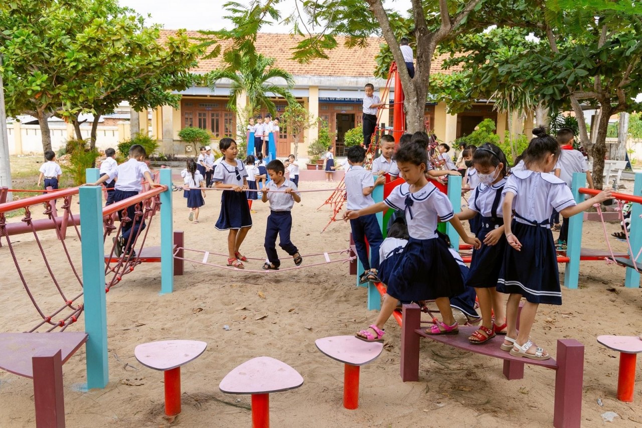 “Sân chơi xanh” - Món quà ươm mầm ước mơ cho trẻ em Phú Yên 2 “Sân chơi xanh” - Món quà ươm mầm ước mơ cho trẻ em Phú Yên 2