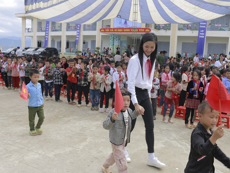 Nước sạch đến với trẻ em dân tộc thiểu số Lai Châu Nước sạch đến với trẻ em dân tộc thiểu số Lai Châu