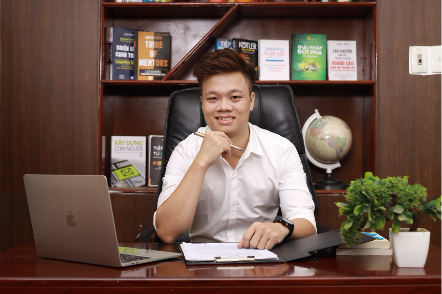Lê Tiến Hải từng rất thành công trong việc build kênh Youtube và tiktok. Lê Tiến Hải từng rất thành công trong việc build kênh Youtube và tiktok.