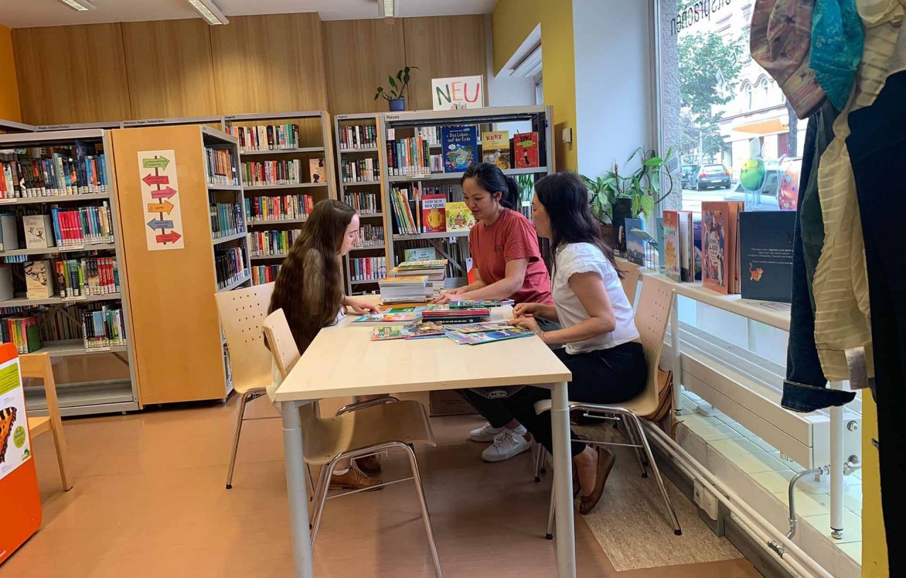 Vietnamese in Austria Work to Preserve The Homeland Language