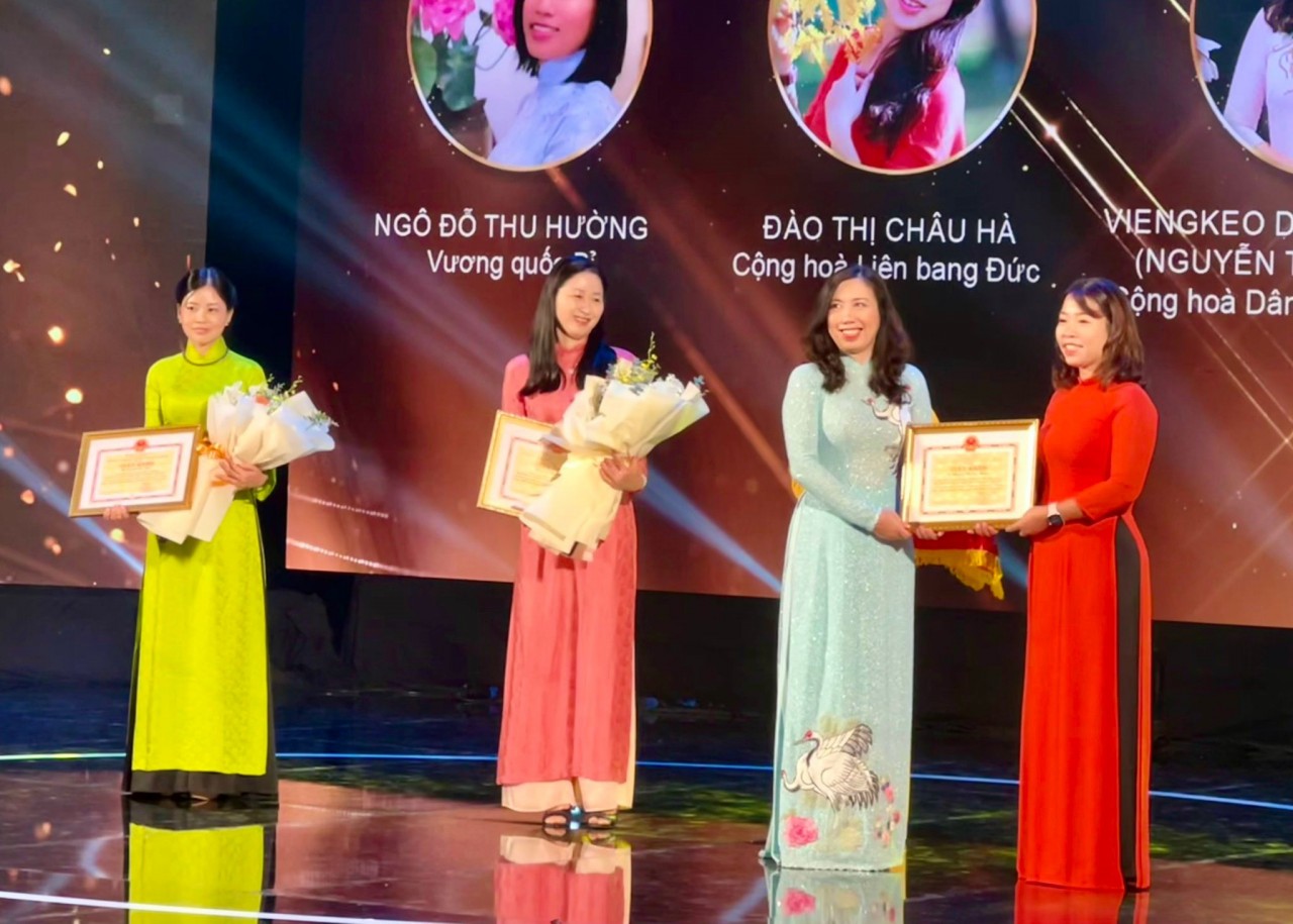 Gala “Tiếng Mẹ thân thương”: Câu chuyện truyền cảm hứng về tình yêu tiếng Việt Gala “Tiếng Mẹ thân thương”: Câu chuyện truyền cảm hứng về tình yêu tiếng Việt