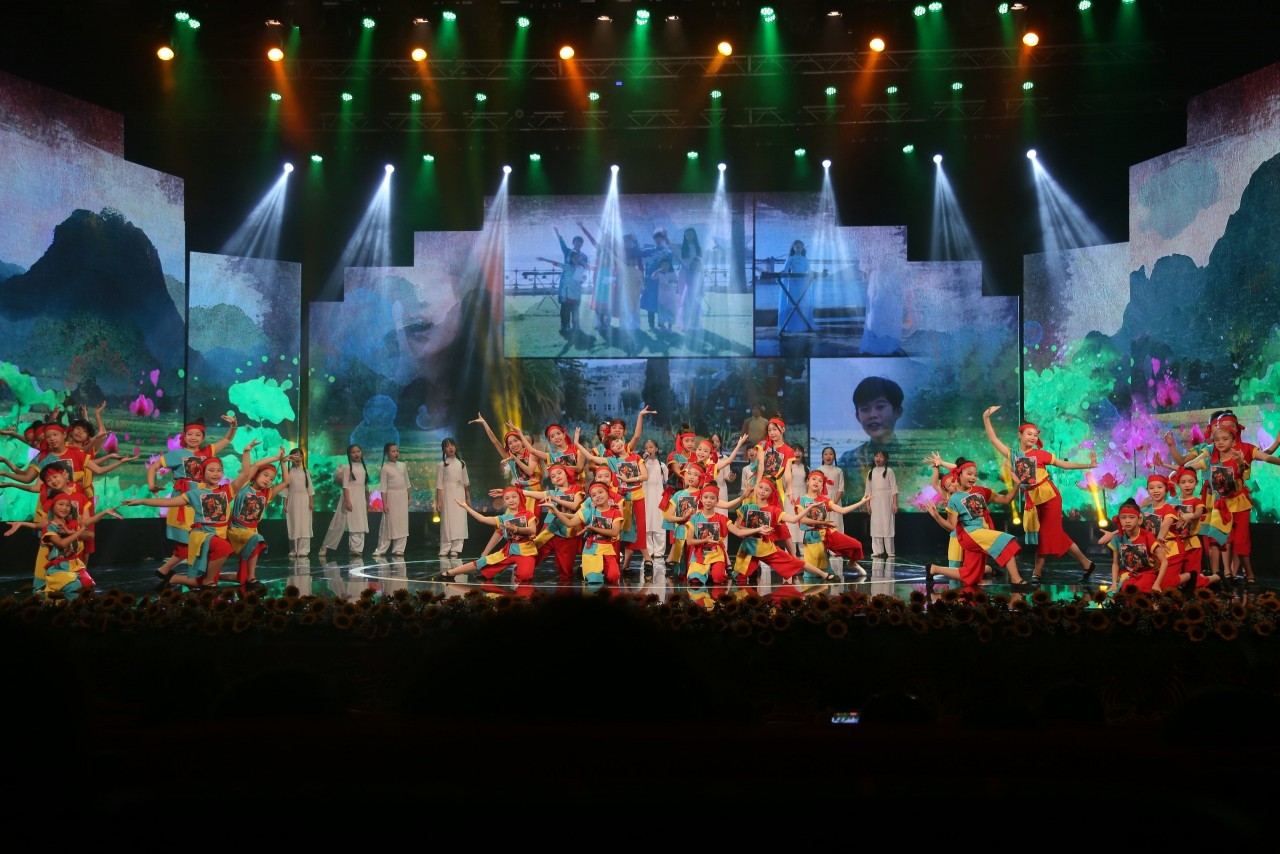 Gala “Tiếng Mẹ thân thương”: Câu chuyện truyền cảm hứng về tình yêu tiếng Việt Gala “Tiếng Mẹ thân thương”: Câu chuyện truyền cảm hứng về tình yêu tiếng Việt