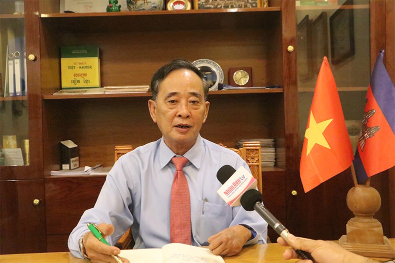 Hỗ trợ trẻ em gốc Việt Nam tại Campuchia học tiếng mẹ đẻ Hỗ trợ trẻ em gốc Việt Nam tại Campuchia học tiếng mẹ đẻ ảnh 1