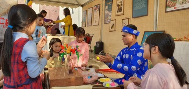 Nghệ nhân Việt sẽ giới thiệu tò he trong Ngày Việt Nam ở nước ngoài. (Ảnh: PV/Vietnam+) Nghệ nhân Việt sẽ giới thiệu tò he trong Ngày Việt Nam ở nước ngoài. (Ảnh: PV/Vietnam+)