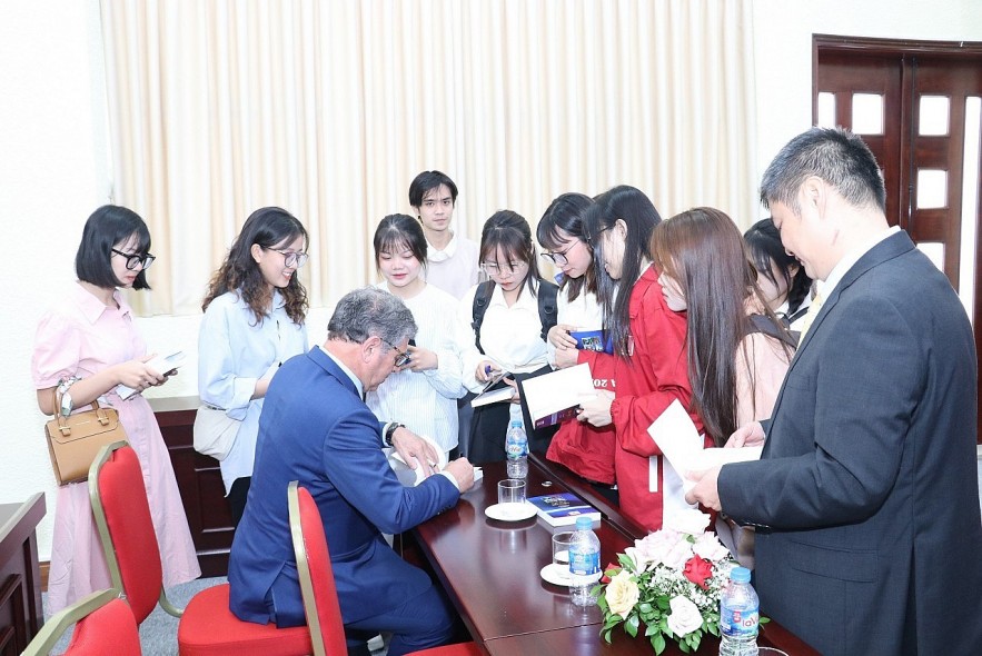 Portuguese-Vietnamese Dictionary: Achievement of Vietnam-Brazil Friendship And Cooperation Portuguese-Vietnamese Dictionary: Achievement of Vietnam-Brazil Friendship And Cooperation