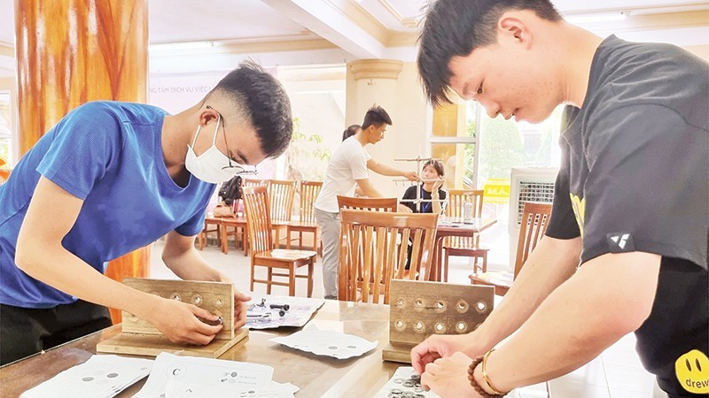 Đào tạo kỹ năng nghề cho học viên tại Trung tâm Dịch vụ việc làm Quảng Trị. (Ảnh: Nhân Dân)