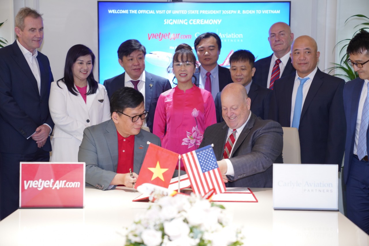 Vietjet và Tập đoàn Carlyle ký kết tài trợ tàu bay trị giá 550 triệu USD nhân chuyến thăm chính thức Việt Nam của Tổng thống Hoa Kỳ Joe Biden Vietjet và Tập đoàn Carlyle ký kết tài trợ tàu bay trị giá 550 triệu USD nhân chuyến thăm chính thức Việt Nam của Tổng thống Hoa Kỳ Joe Biden