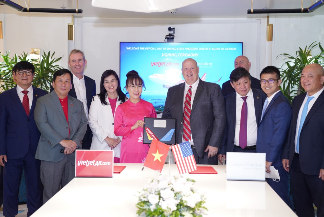 Vietjet và Tập đoàn Carlyle ký kết tài trợ tàu bay trị giá 550 triệu USD nhân chuyến thăm chính thức Việt Nam của Tổng thống Hoa Kỳ Joe Biden Vietjet và Tập đoàn Carlyle ký kết tài trợ tàu bay trị giá 550 triệu USD nhân chuyến thăm chính thức Việt Nam của Tổng thống Hoa Kỳ Joe Biden