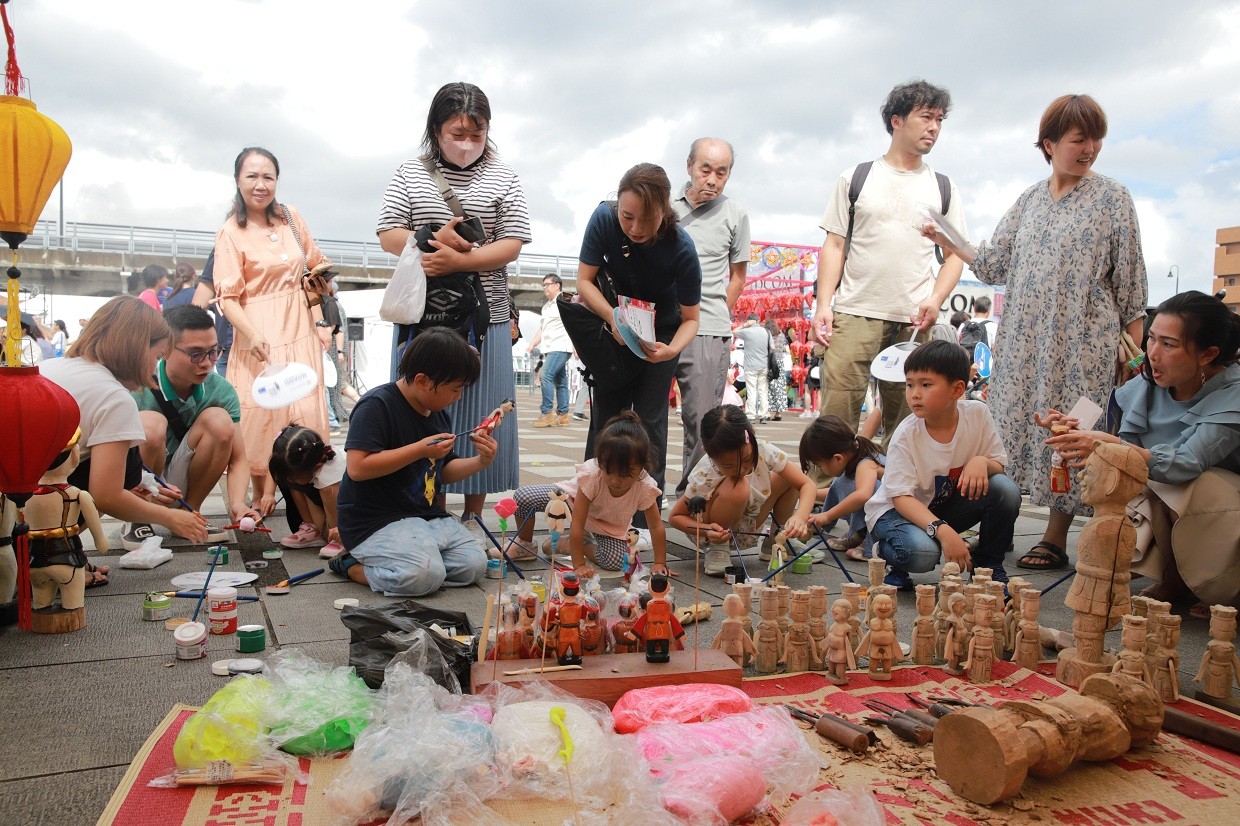 Vietnamese Toy Figurines, Dong Ho Paintings Liked by Japanese People Vietnamese Toy Figurines, Dong Ho Paintings Liked by Japanese People
