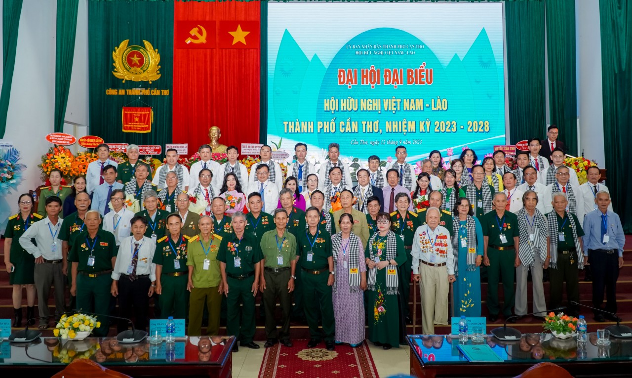 Tăng cường vun đắp mối quan hệ hữu nghị vĩ đại, đoàn kết đặc biệt giữa Việt Nam - Lào Tăng cường vun đắp mối quan hệ hữu nghị vĩ đại, đoàn kết đặc biệt giữa Việt Nam - Lào