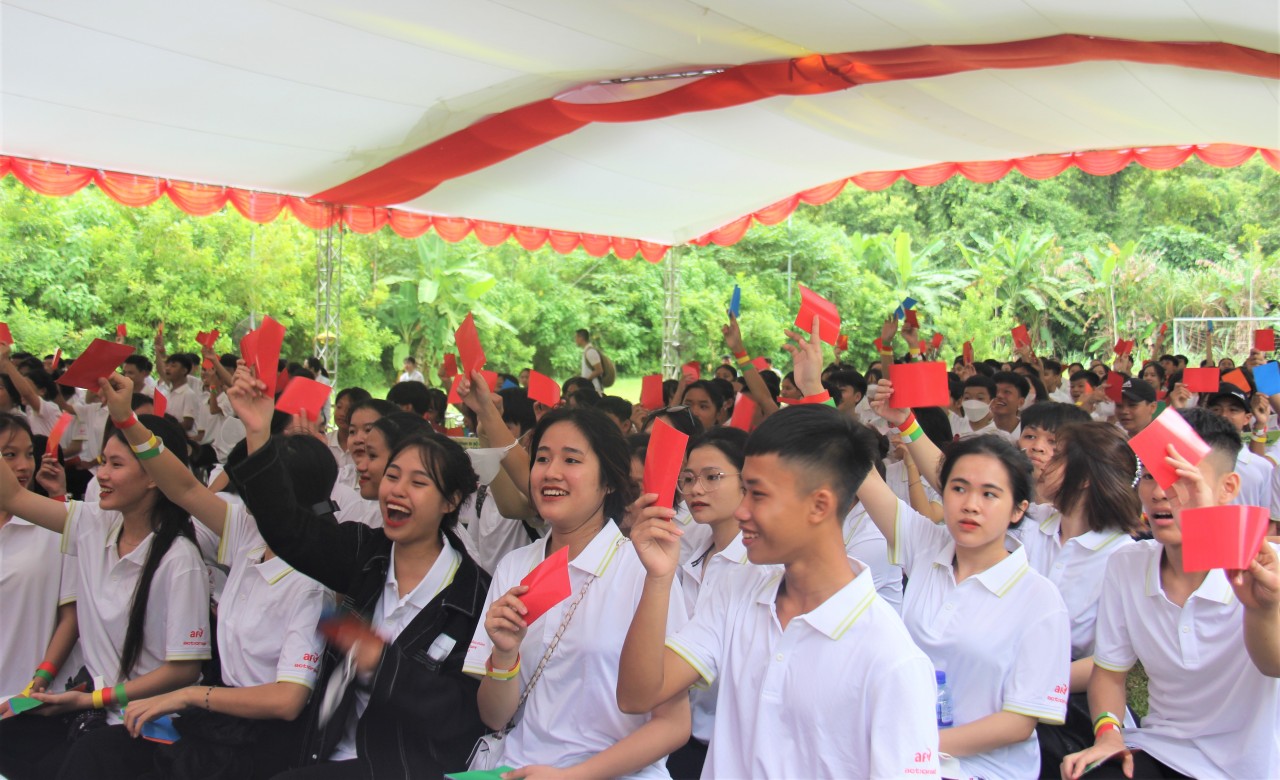 Gần 1.000 thanh niên tham gia đi bộ hưởng ứng "Giảm phát thải bảo vệ tương lai" Gần 1.000 thanh niên tham gia đi bộ hưởng ứng "Giảm phát thải bảo vệ tương lai"