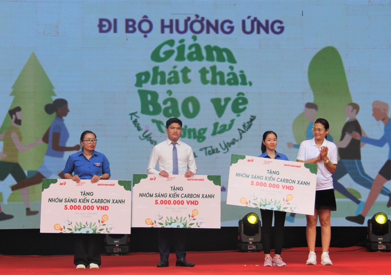 Gần 1.000 thanh niên tham gia đi bộ hưởng ứng "Giảm phát thải bảo vệ tương lai" Gần 1.000 thanh niên tham gia đi bộ hưởng ứng "Giảm phát thải bảo vệ tương lai"