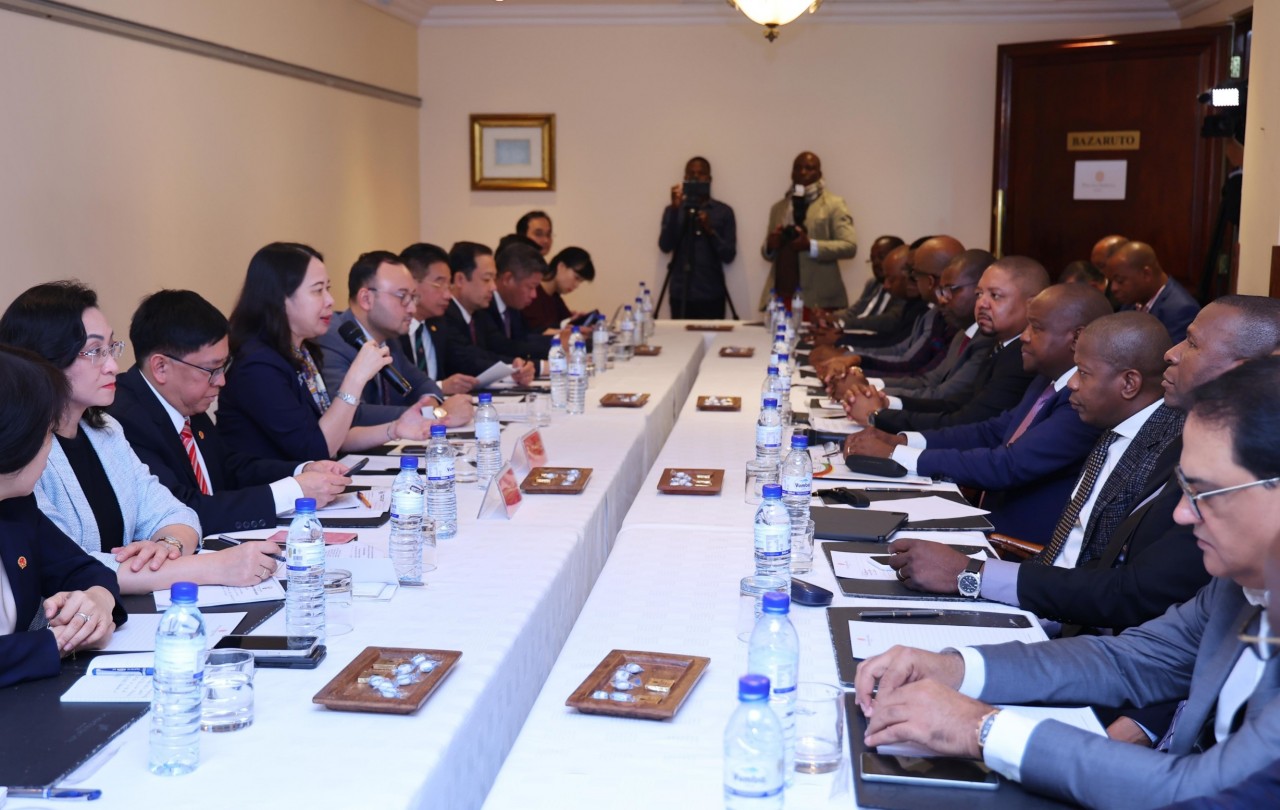 Phó Chủ tịch nước Võ Thị Ánh Xuân đánh giá cao cộng đồng người Việt ở Mozambique Phó Chủ tịch nước Võ Thị Ánh Xuân đánh giá cao cộng đồng người Việt ở Mozambique