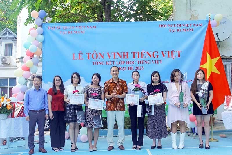 Vietnamese Community in Romania Actively Preserves The Mother Tongue Vietnamese Community in Romania Actively Preserves The Mother Tongue