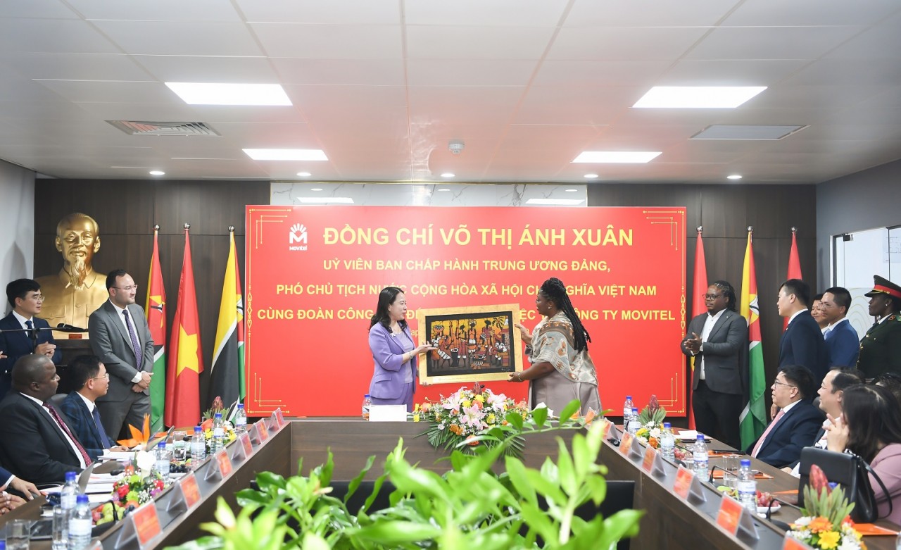 Phó Chủ tịch nước Võ Thị Ánh Xuân đến thăm và làm việc tại Viettel Mozambique Phó Chủ tịch nước Võ Thị Ánh Xuân đến thăm và làm việc tại Viettel Mozambique