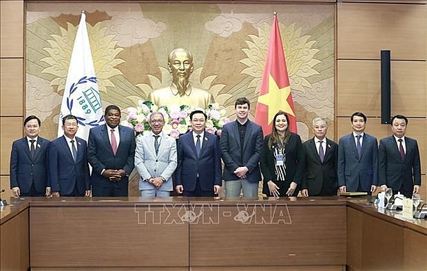 National Assembly (NA) Chairman Vuong Dinh Hue (fifth from left) and delegates at the reception. (Photo: VNA) National Assembly (NA) Chairman Vuong Dinh Hue (fifth from left) and delegates at the reception. (Photo: VNA)